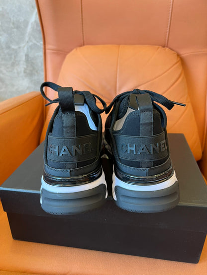 Zapatillas negras de caña baja de Chanel