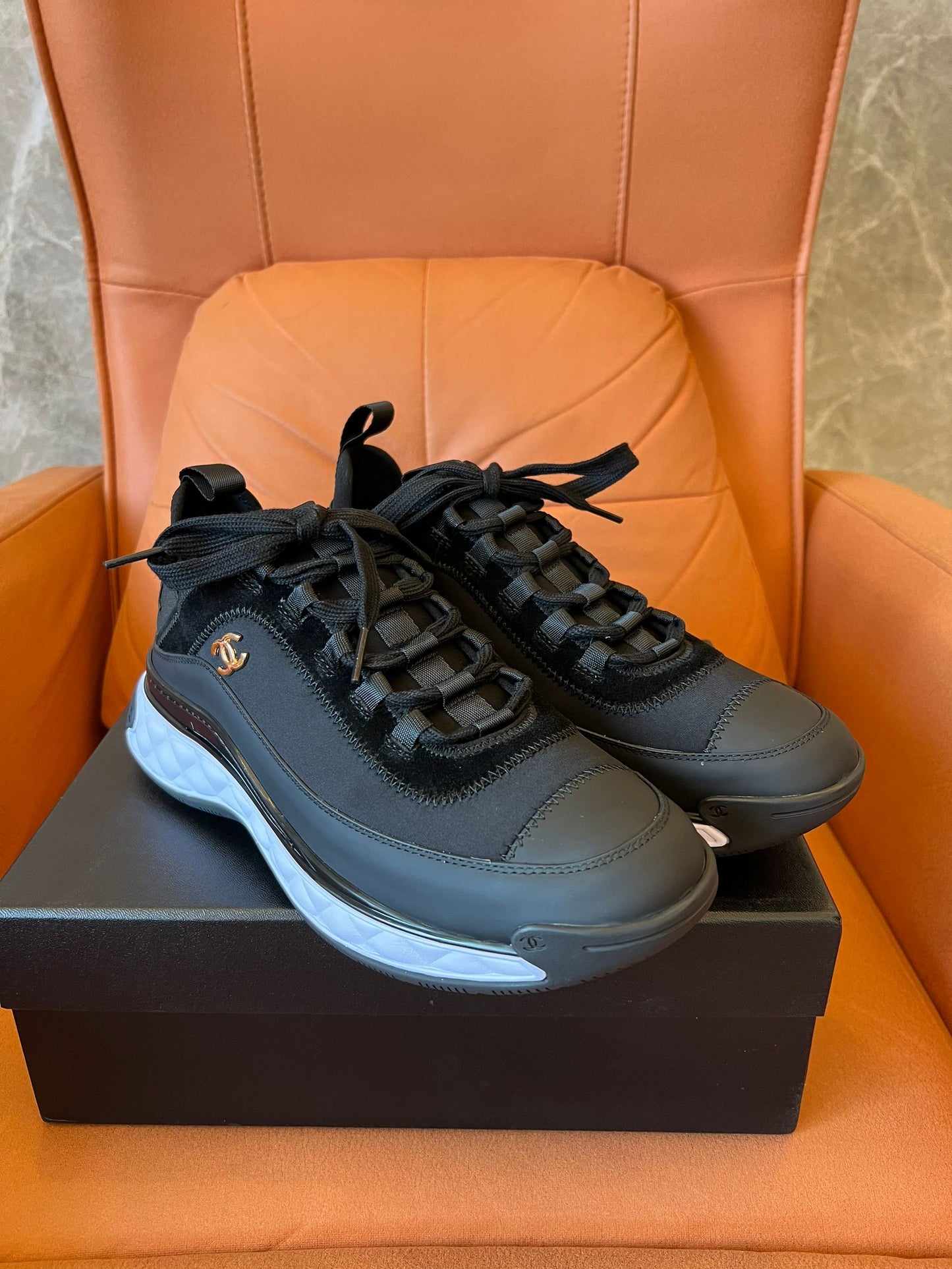 Zapatillas negras de caña baja de Chanel
