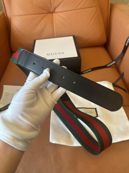 Cinturón de rayas web Gucci con hebilla de doble G plateada