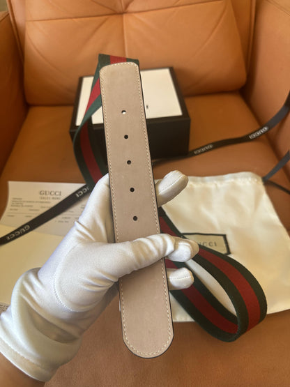 Cinturón de rayas web Gucci con hebilla de doble G plateada