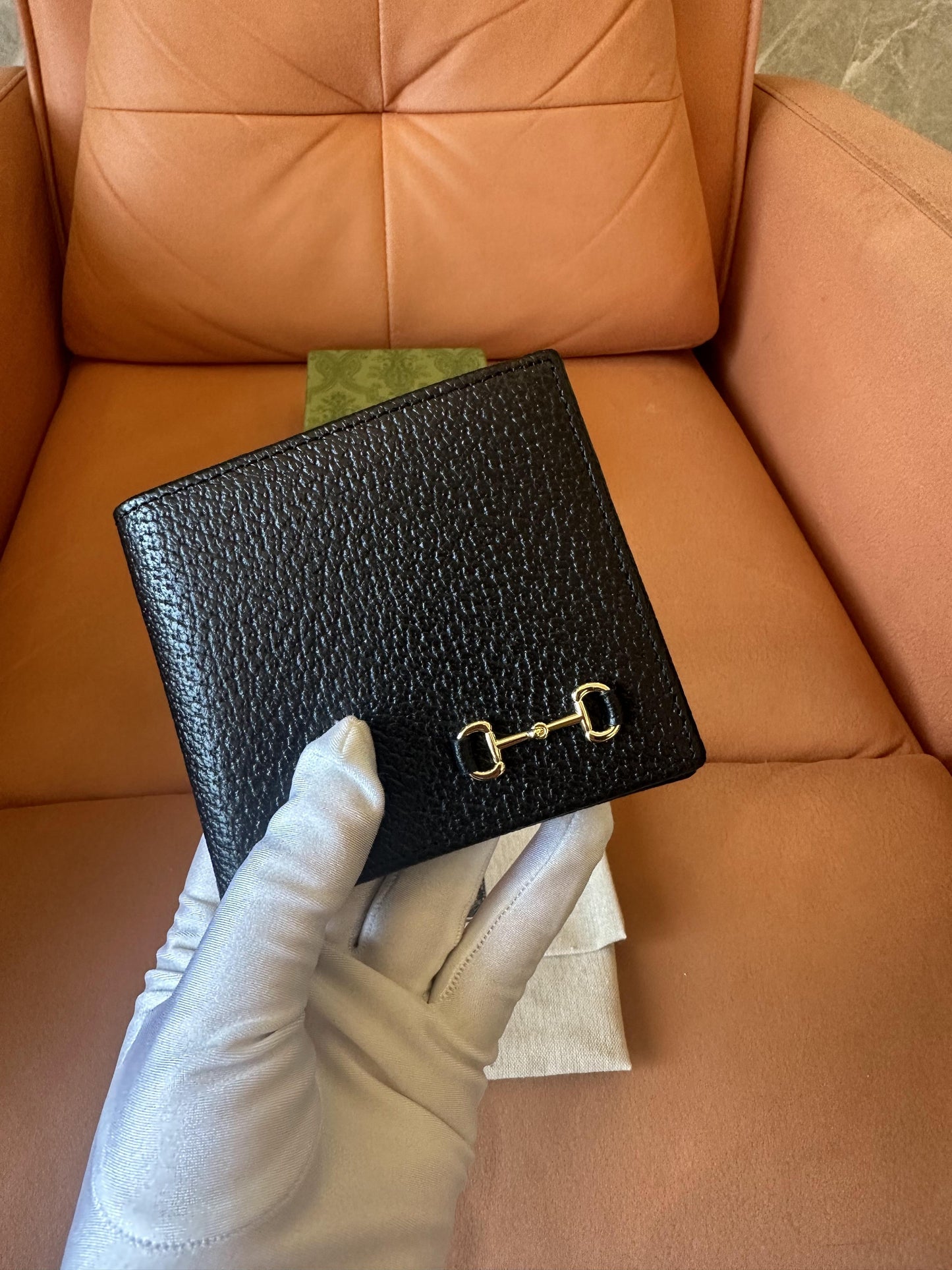 Cartera plegable Gucci de piel con diseño de bocado de caballo (negra)