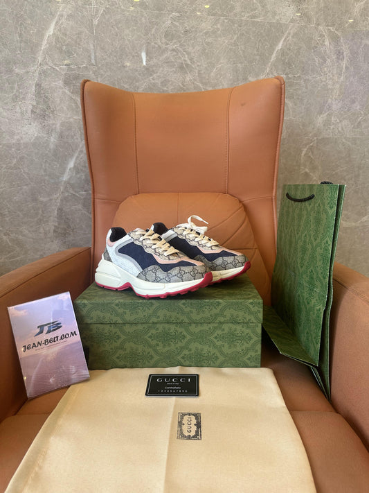 Tênis Gucci GG Rhyton confortável