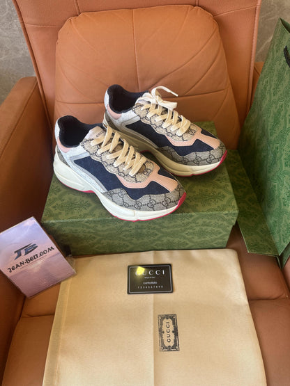 Tênis Gucci GG Rhyton confortável