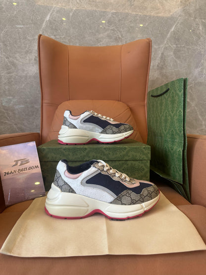 Tênis Gucci GG Rhyton confortável