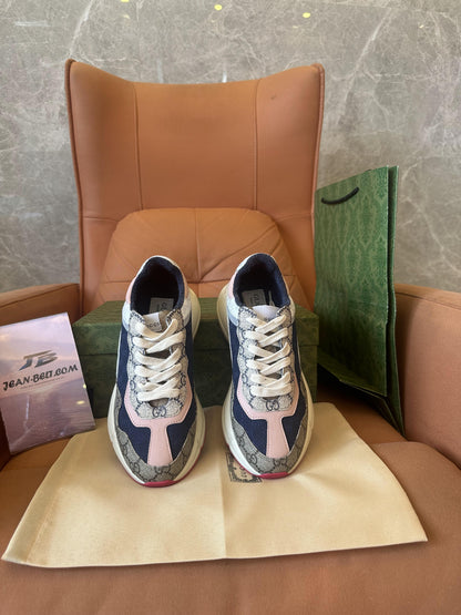 Tênis Gucci GG Rhyton confortável