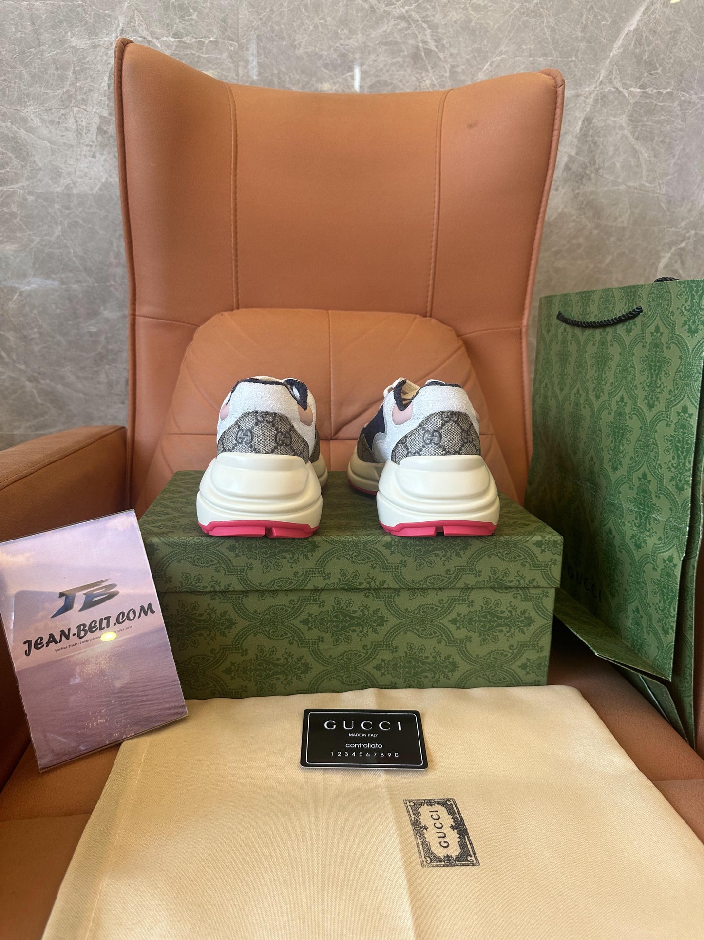 Tênis Gucci GG Rhyton confortável