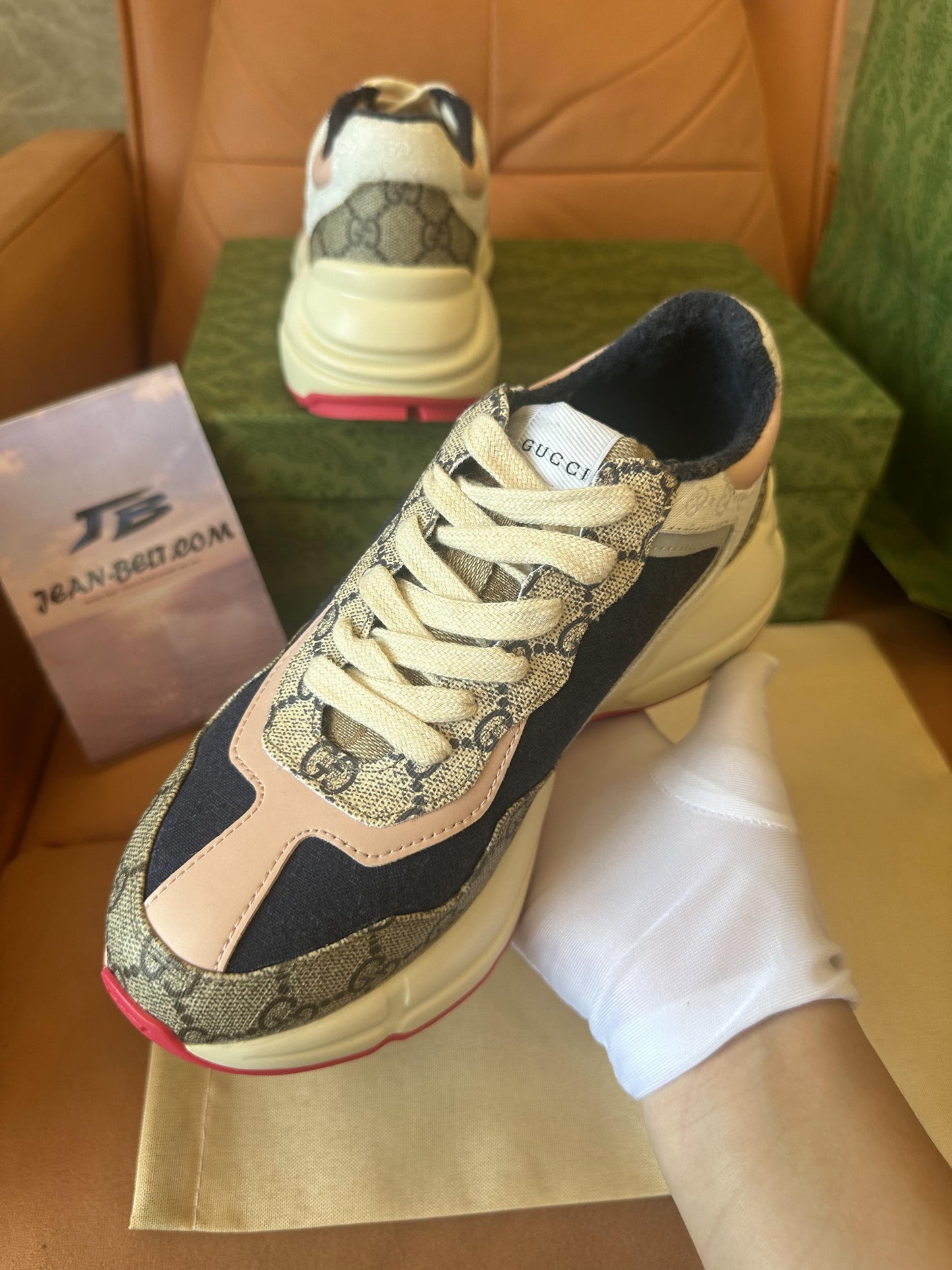 Tênis Gucci GG Rhyton confortável
