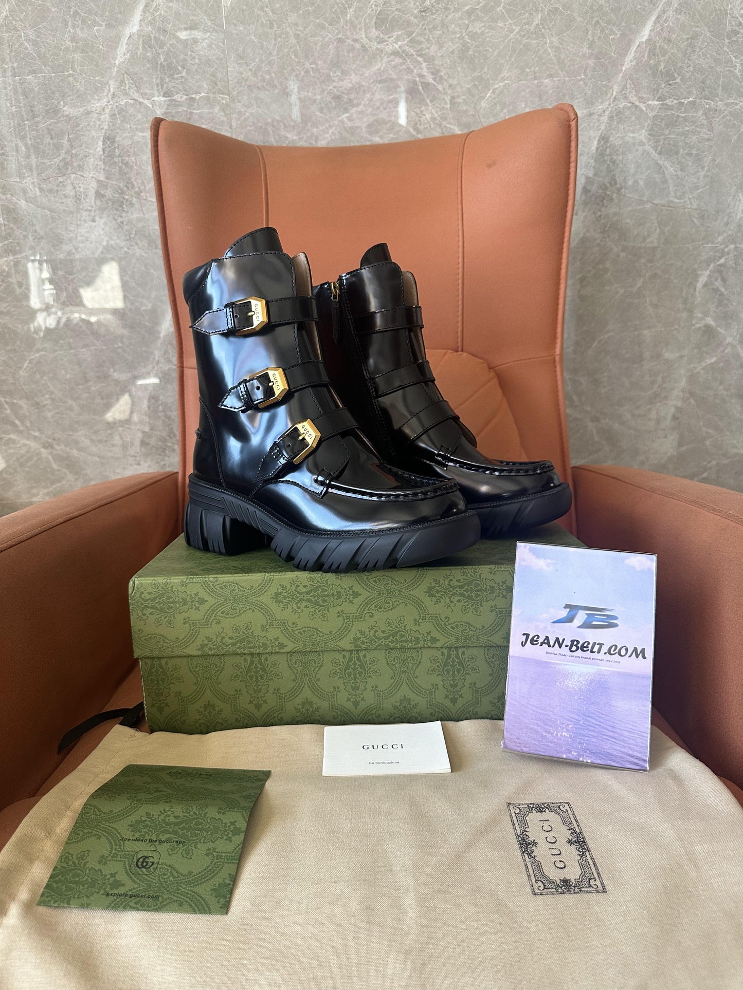 Botas de combate de couro envernizado da Gucci