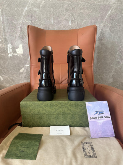 Botas de combate de couro envernizado da Gucci