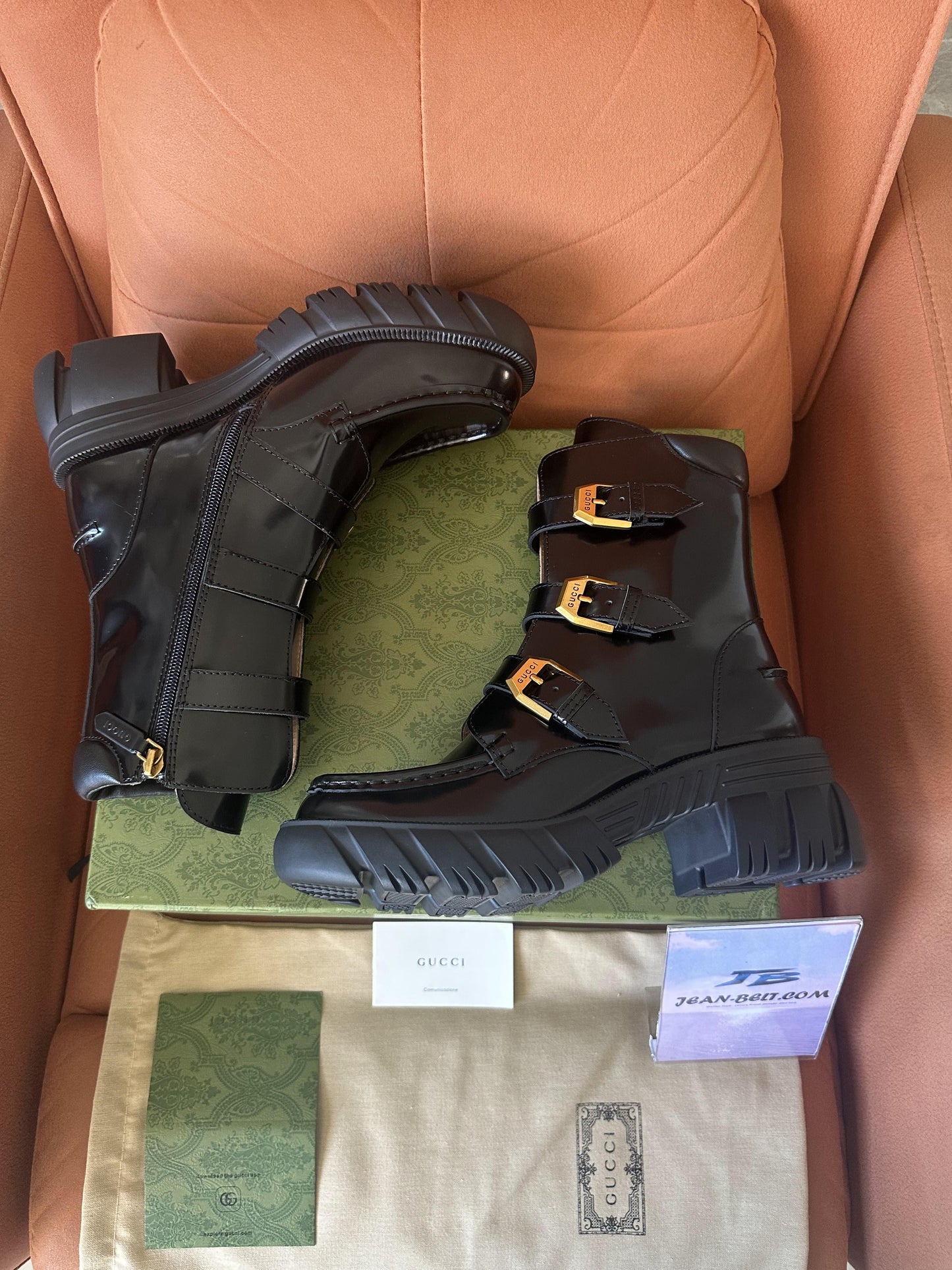Botas de combate de couro envernizado da Gucci