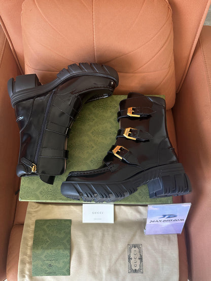 Botas de combate de couro envernizado da Gucci