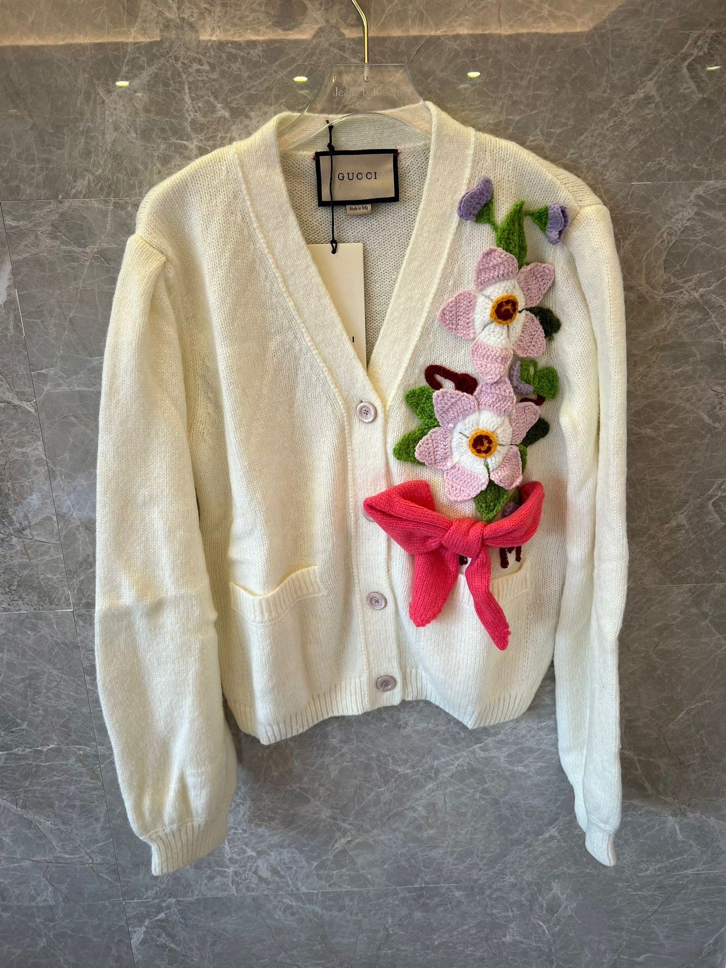 Cardigan de malha bordado floral Gucci com detalhes de apliques