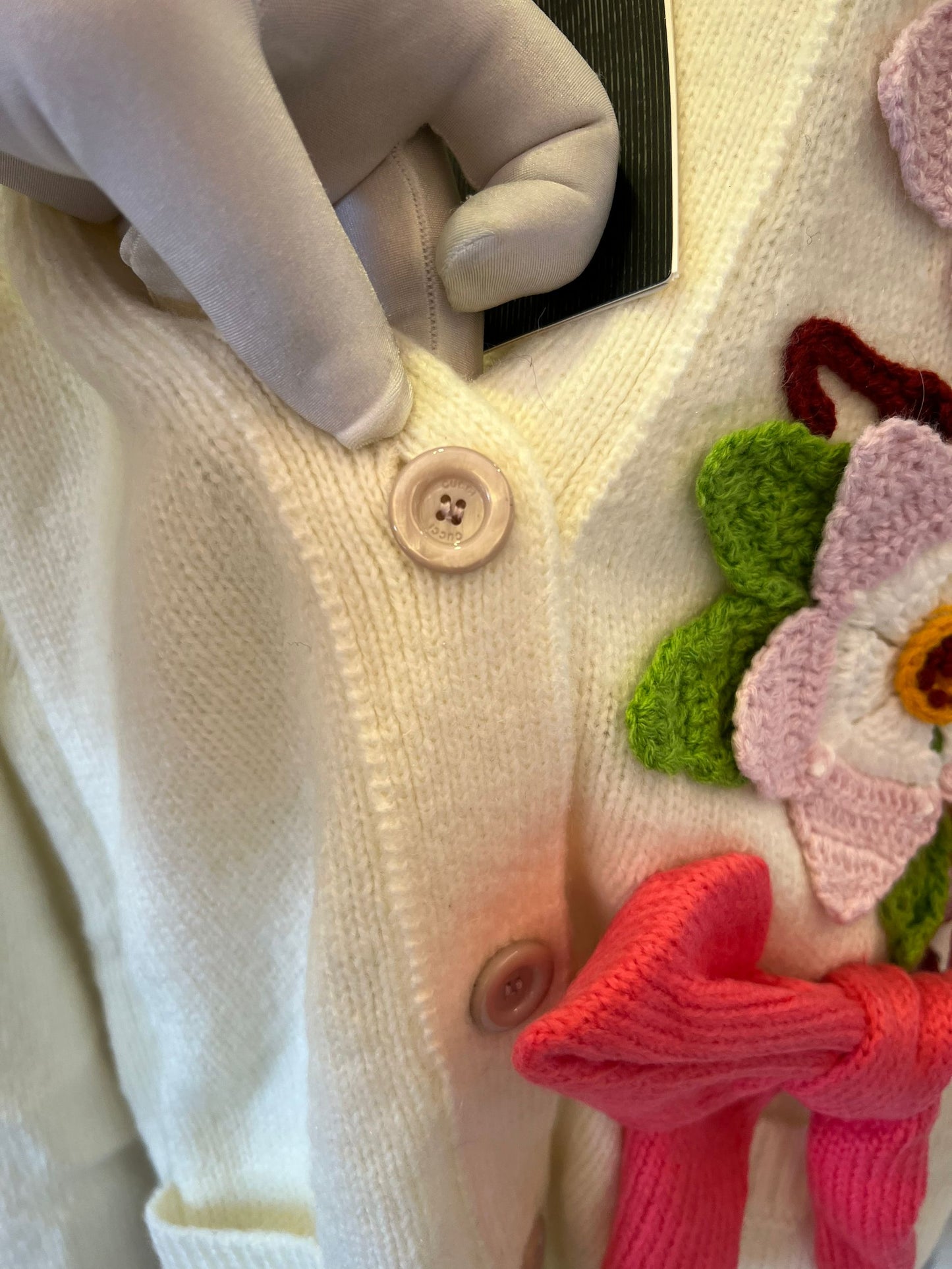 Cardigan de malha bordado floral Gucci com detalhes de apliques