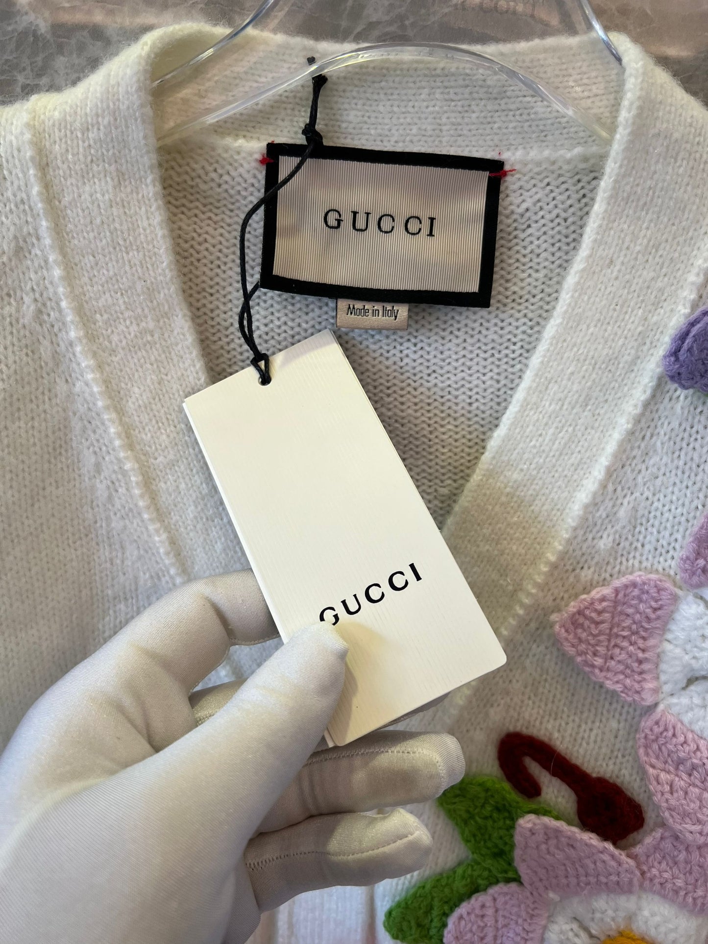 Cardigan de malha bordado floral Gucci com detalhes de apliques