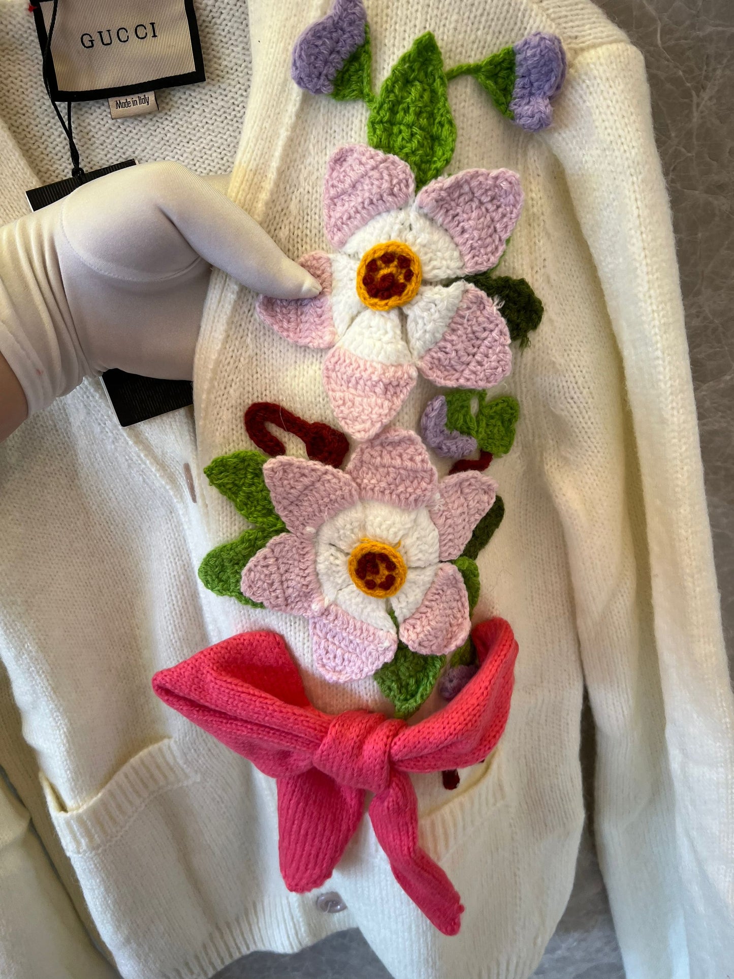 Cardigan de malha bordado floral Gucci com detalhes de apliques