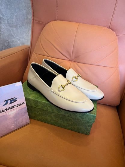 Mocassins de couro Gucci Horsebit em marfim