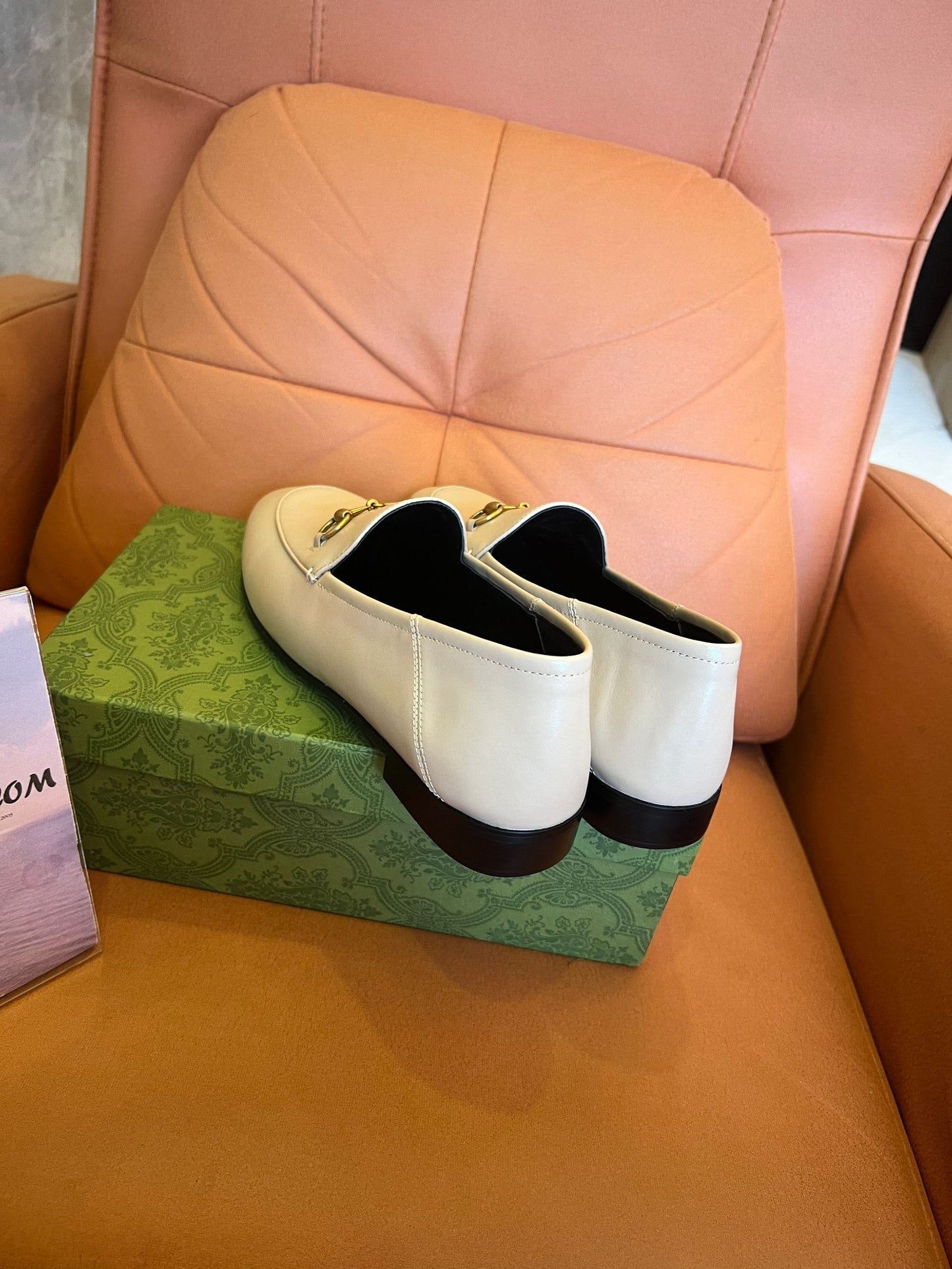 Mocassins de couro Gucci Horsebit em marfim