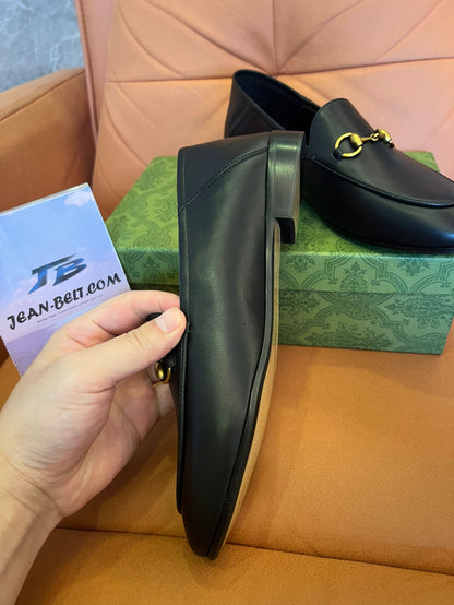Mocassins de couro Gucci Horsebit em preto