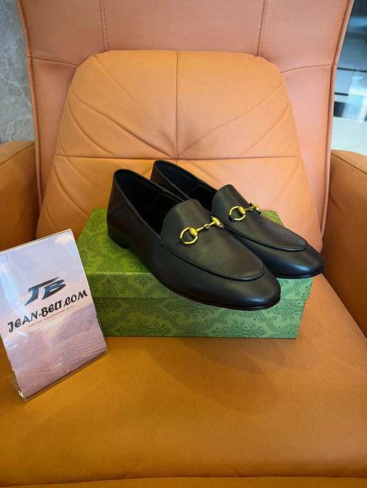 Mocassins de couro Gucci Horsebit em preto