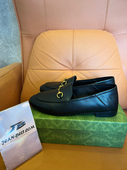 Mocassins de couro Gucci Horsebit em preto
