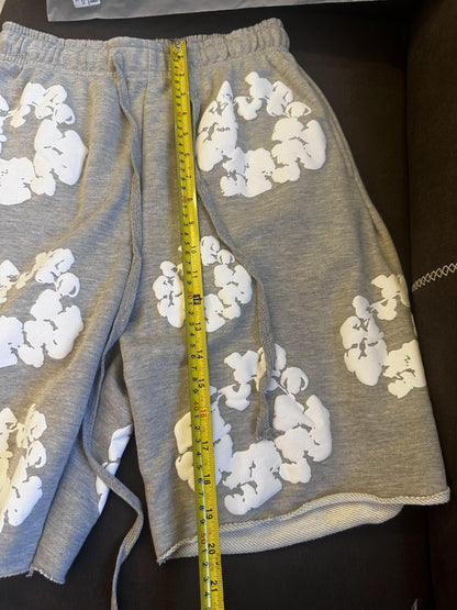 Shorts grises Four Cactus con estampado floral blanco