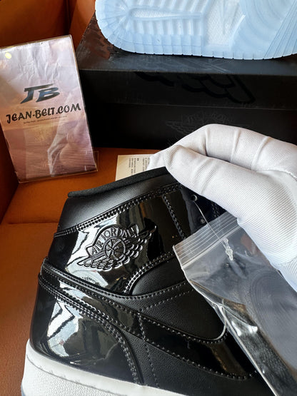Air Jordan 1 Mid "Negro Patentado"