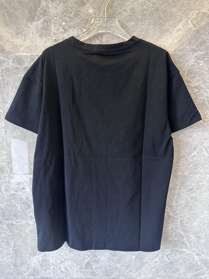 Camiseta negra con estampado del logotipo clásico de Chanel