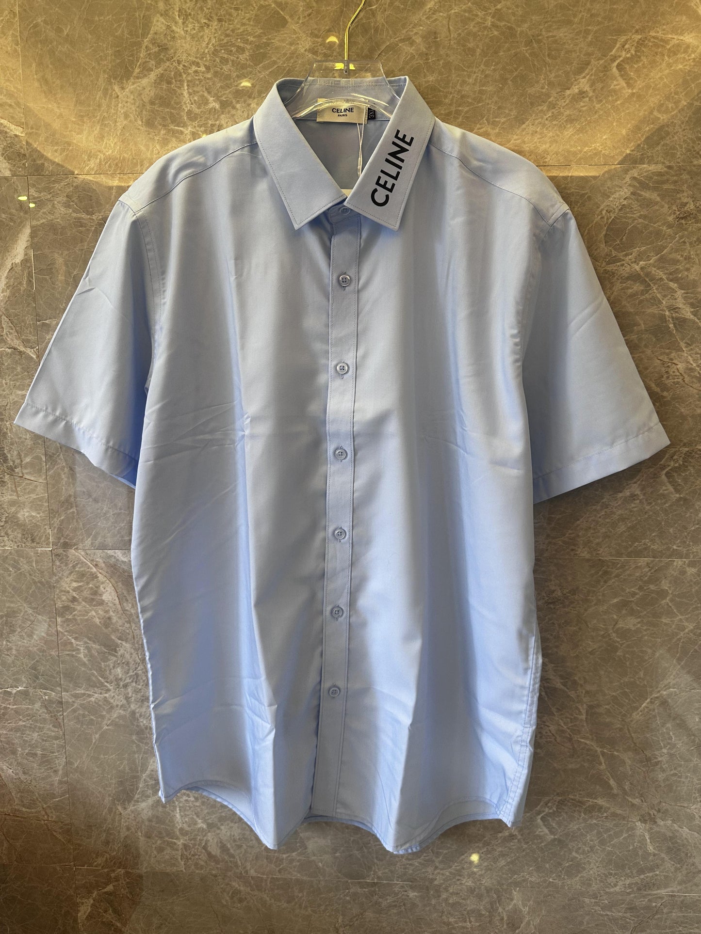 Camisa de manga corta azul claro de Celine con cuello con logotipo