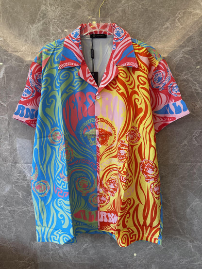 Camisa de manga corta con estampado gráfico de Medusa multicolor de Versace