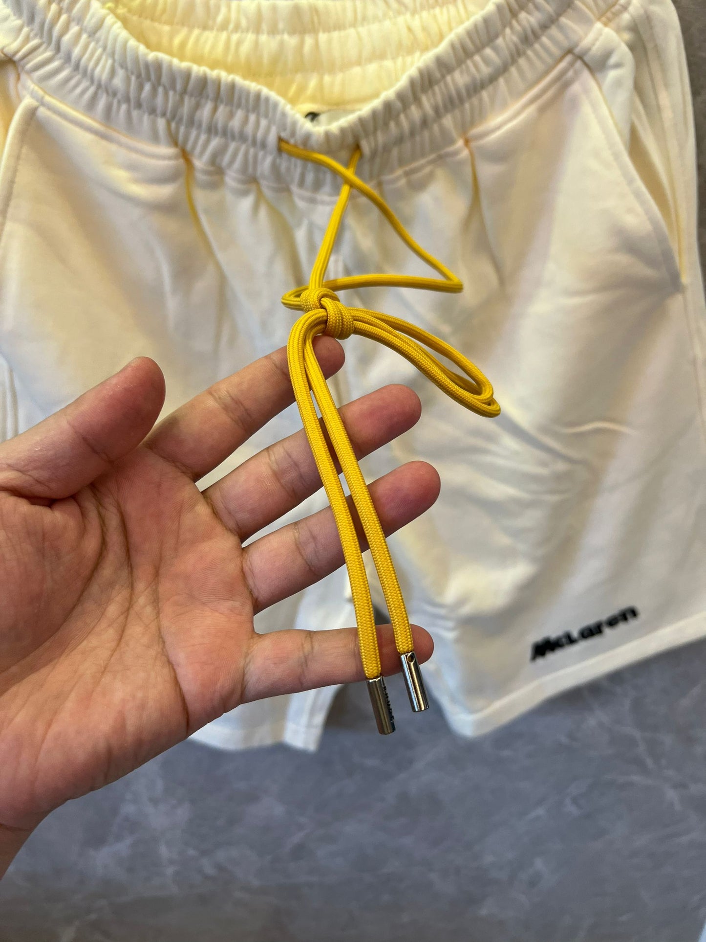 Shorts brancos com cordão e logotipo Rhude x McLaren