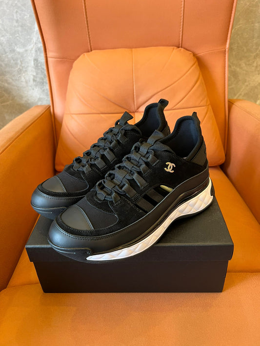 Zapatillas negras con suela acolchada de Chanel