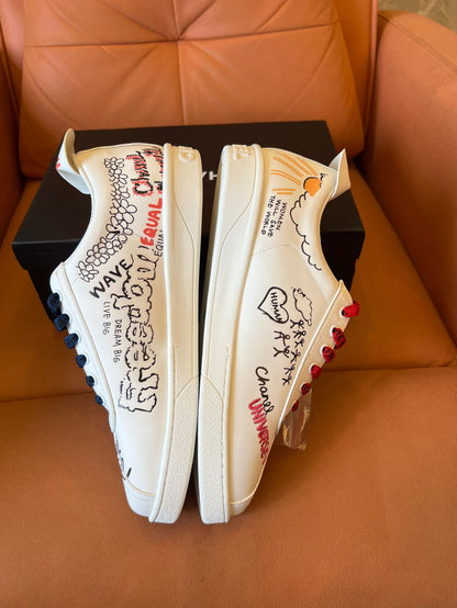Zapatillas con grafiti de edición limitada Chanel x Pharrell