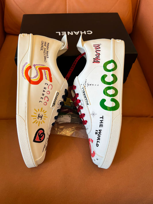 Sapatilhas Chanel x Pharrell Edição Limitada Grafíti