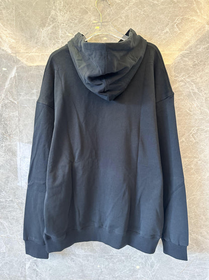 Sudadera con capucha Louis Vuitton con logotipo de corazón negro: diseño gráfico llamativo en rojo y amarillo