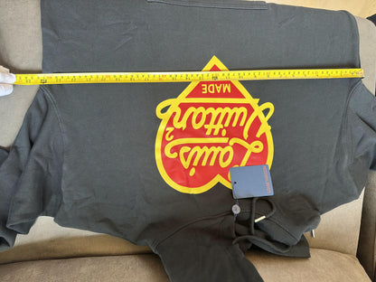 Sudadera con capucha Louis Vuitton con logotipo de corazón negro: diseño gráfico llamativo en rojo y amarillo