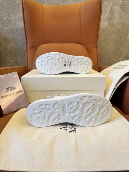 Alexander McQueen Oversized Sneakers in Beige Suede and White Leather