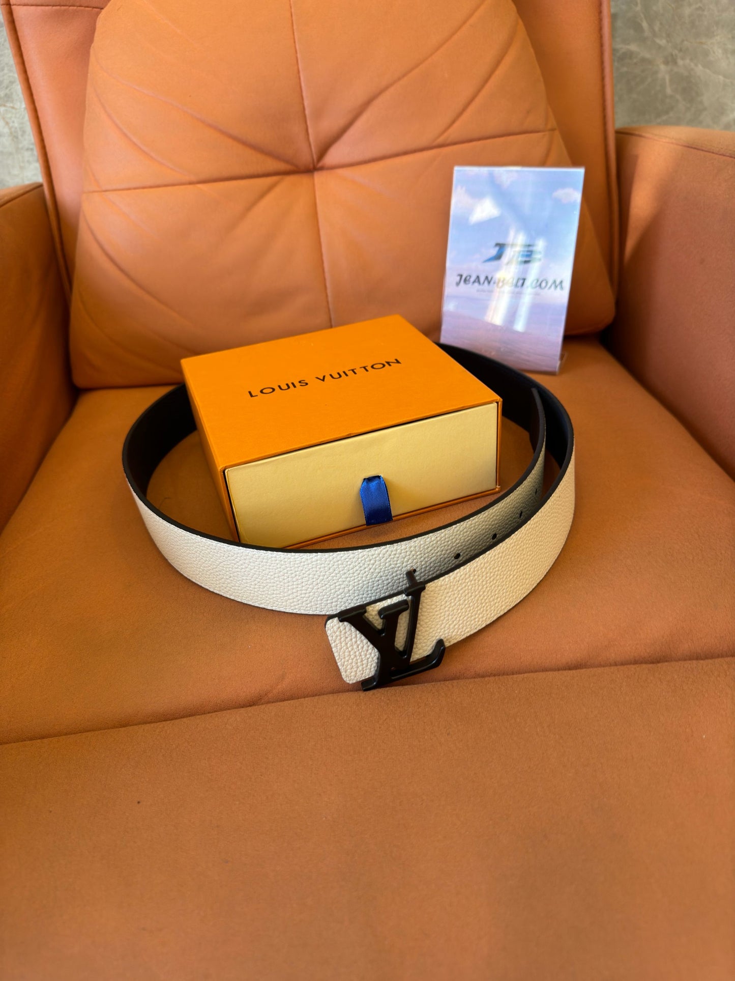 Cinto reversível de couro Louis Vuitton com fivela LV preta