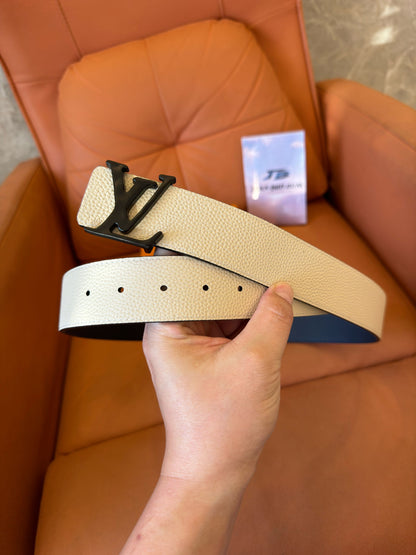 Cinto reversível de couro Louis Vuitton com fivela LV preta