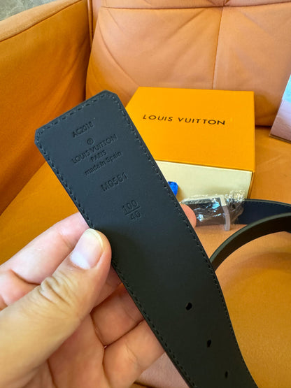 Cinto verde com monograma Louis Vuitton e fivela LV prateada