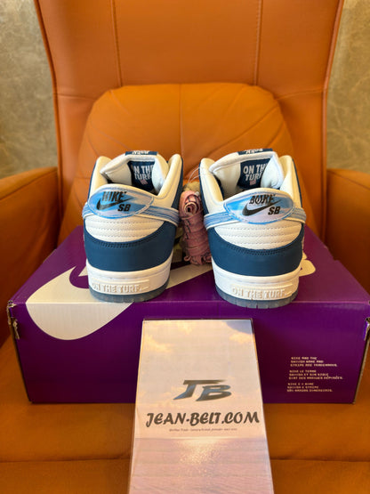Nike SB Dunk Low "Um Bloco Abaixo"