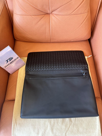 Bottega Veneta Mala de Mão Clutch em Pele Preta e Malha