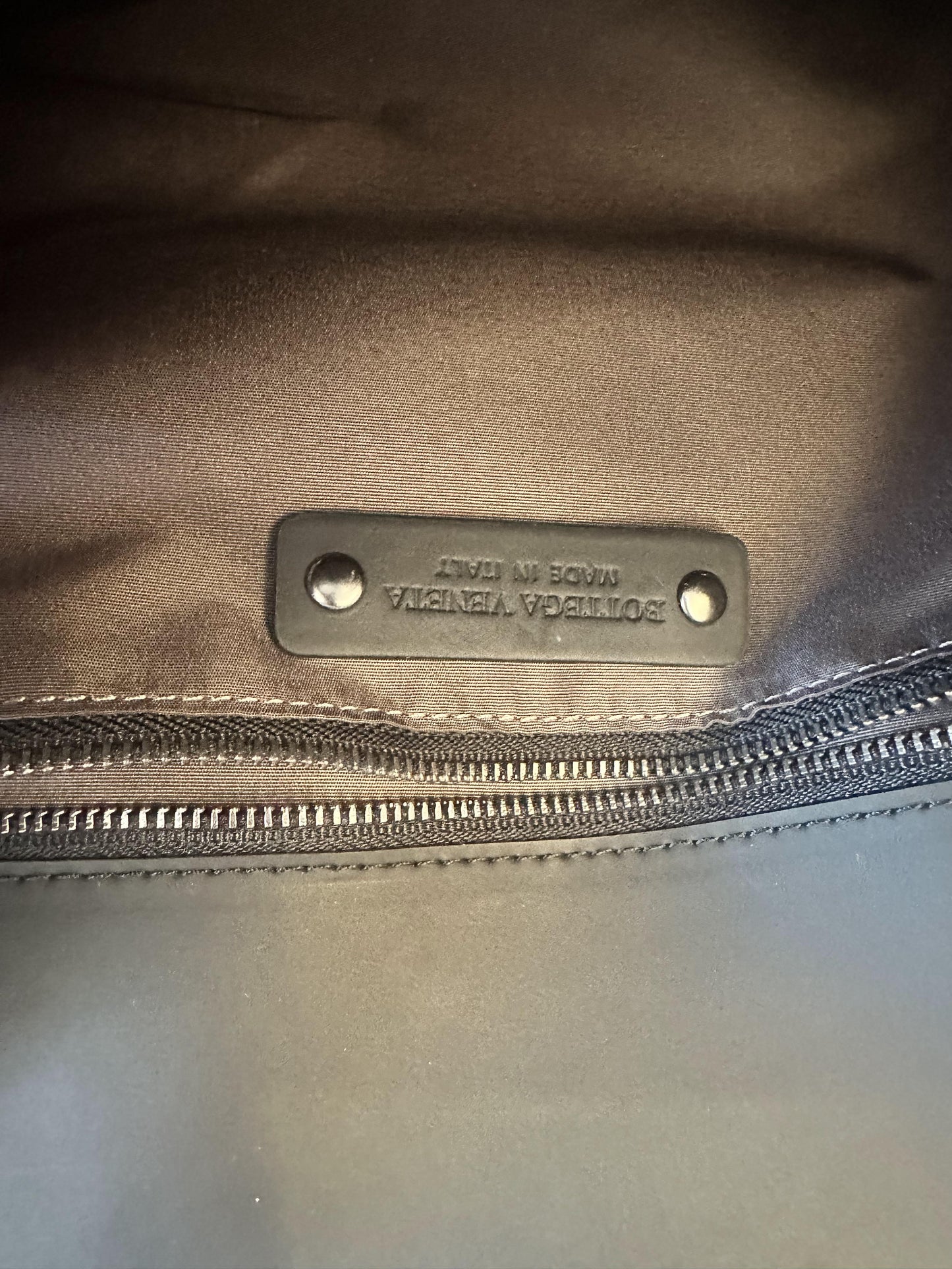 Bottega Veneta Mala de Mão Clutch em Pele Preta e Malha