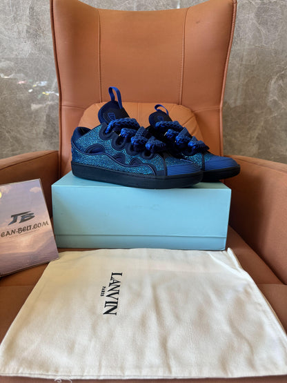Tênis Lanvin Curb azul com detalhes em strass