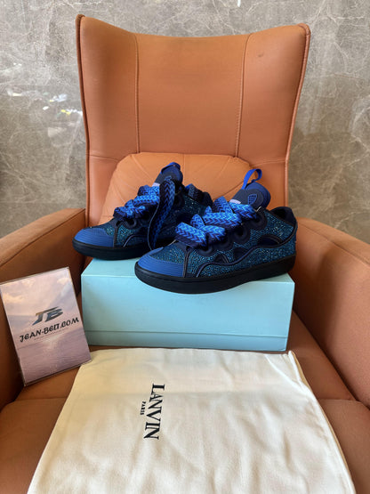 Tênis Lanvin Curb azul com detalhes em strass