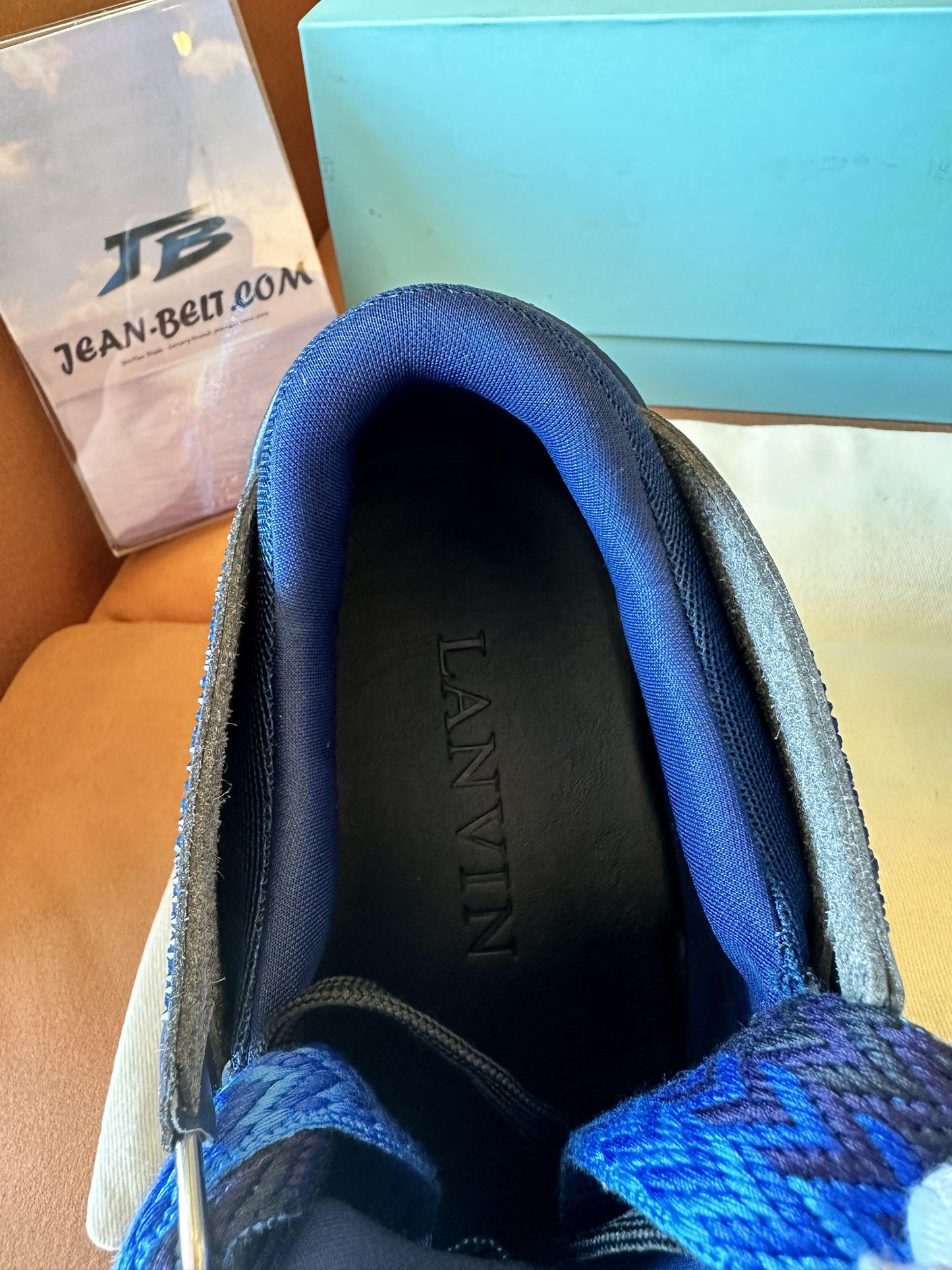 Tênis Lanvin Curb azul com detalhes em strass