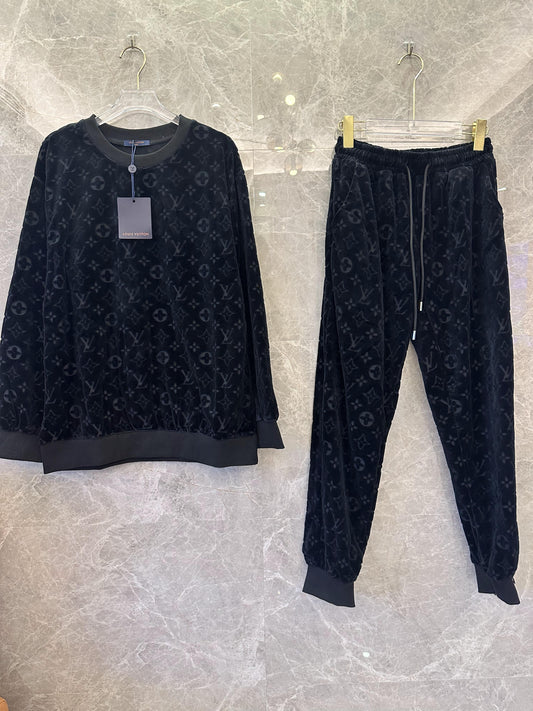 Conjunto de moletom e calça de moletom de veludo com monograma Louis Vuitton