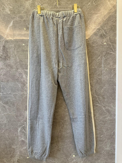 Pantalones deportivos grises Essentials con raya lateral color marfil
