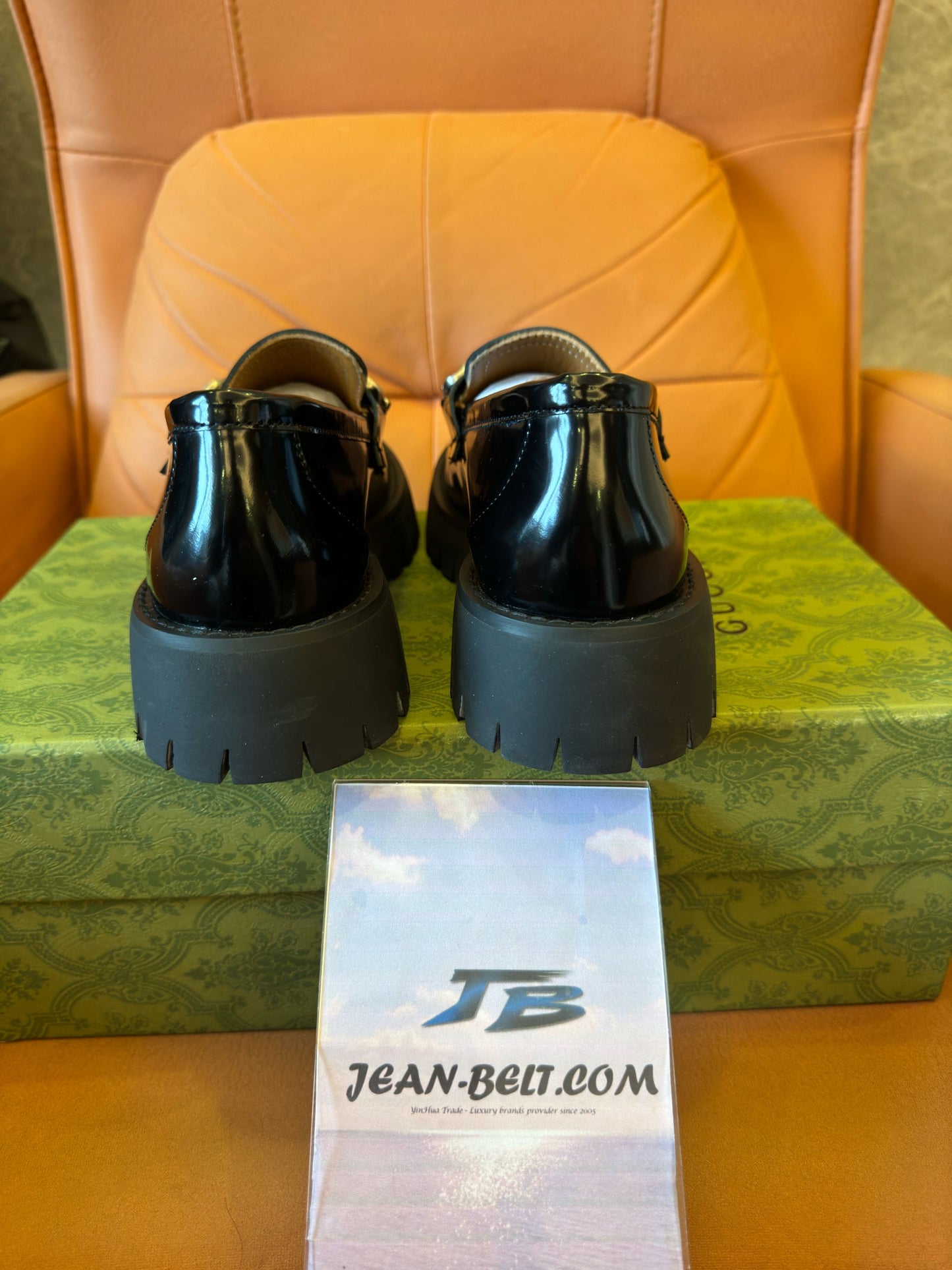 Mocassins de couro Gucci com sola de couro e corrente GG entrelaçada