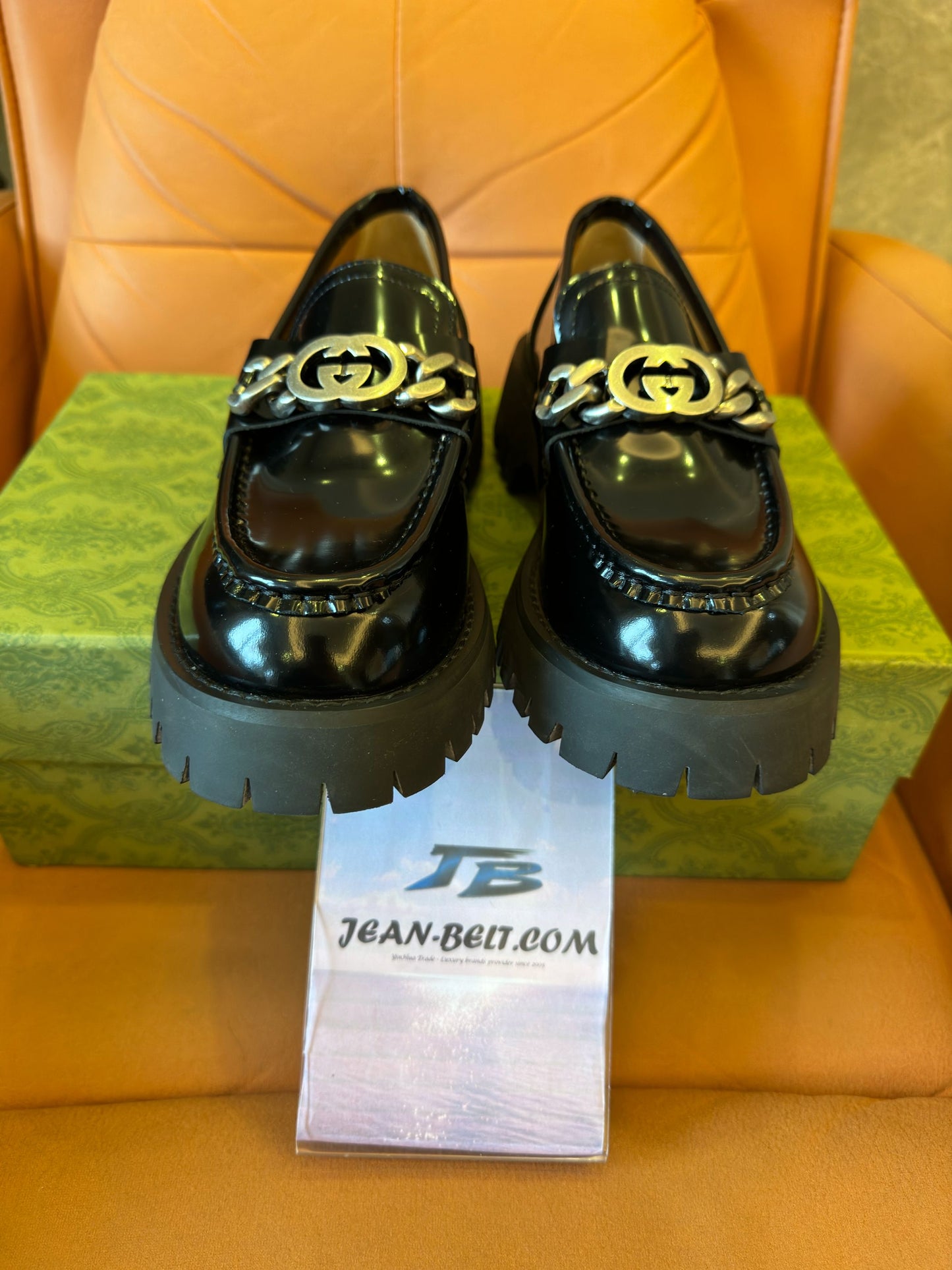 Mocassins de couro Gucci com sola de couro e corrente GG entrelaçada