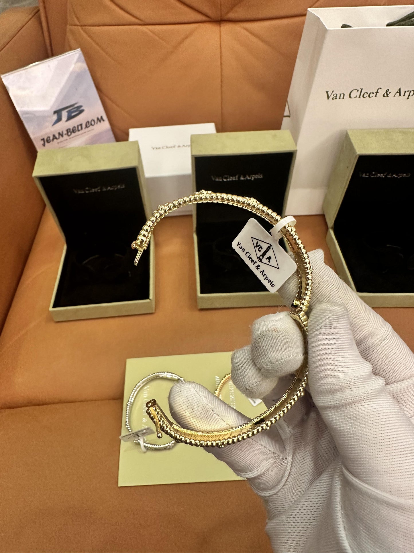 Pulseras de diamantes Van Cleef &amp; Arpels Perlée Clover en oro amarillo, oro blanco y oro rosa